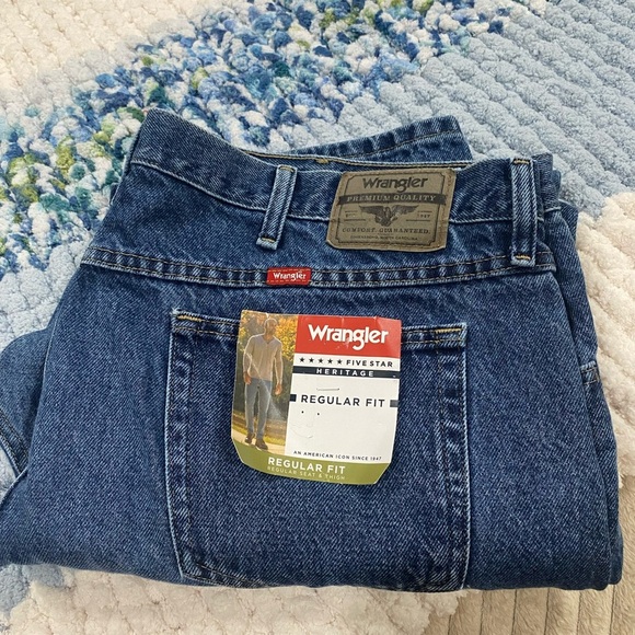 Wrangler Other - Wrangler Blue Relaxed Fit Jeans Classic Denim- Size men’s 44x30 (NWT)